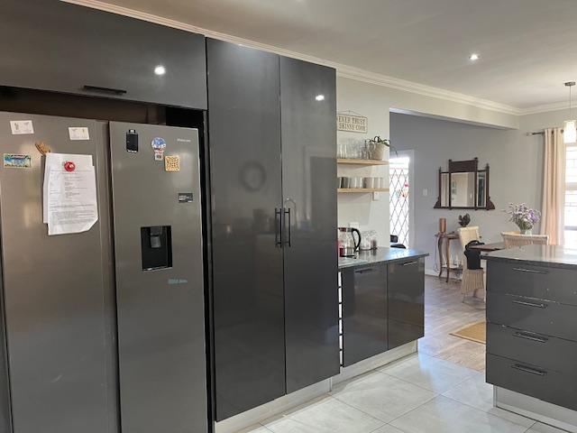 To Let 3 Bedroom Property for Rent in Peerless Park North Western Cape
